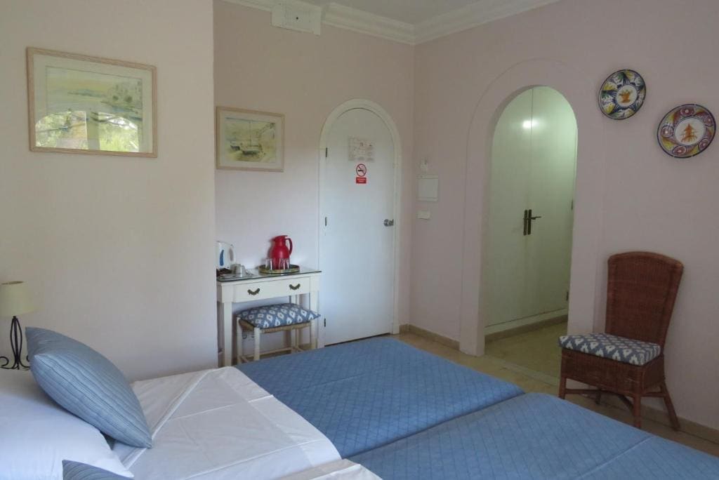 Standard Double or Twin Room room - Image 3