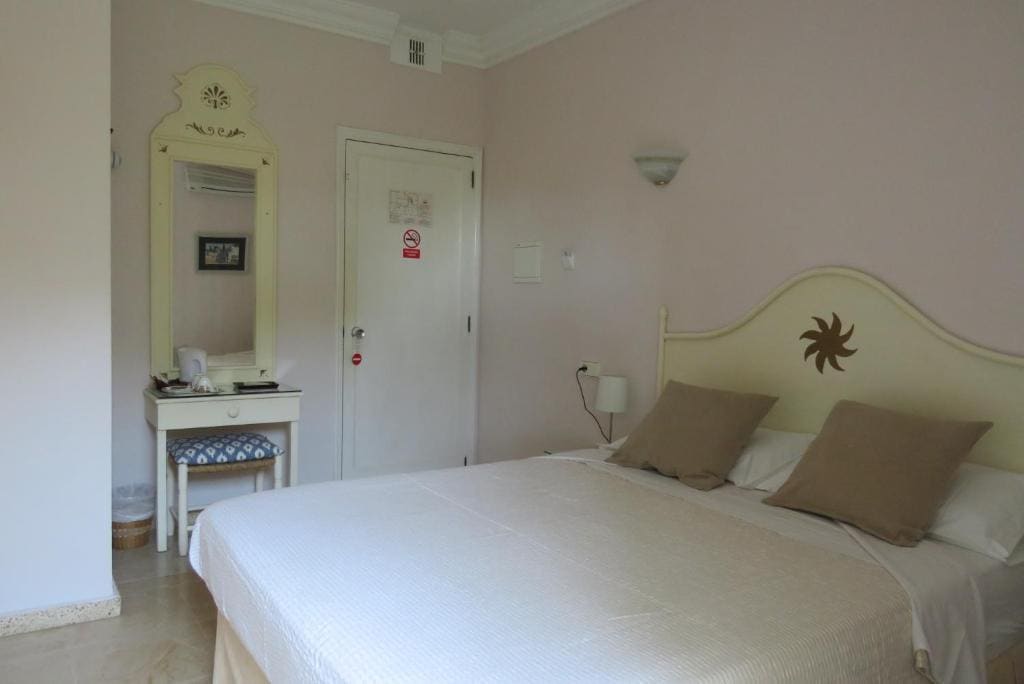 Standard Double or Twin Room room - Image 1