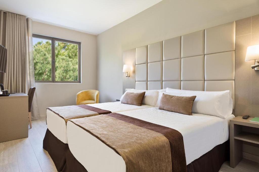 Business Double Room with Garden View room - Image 2