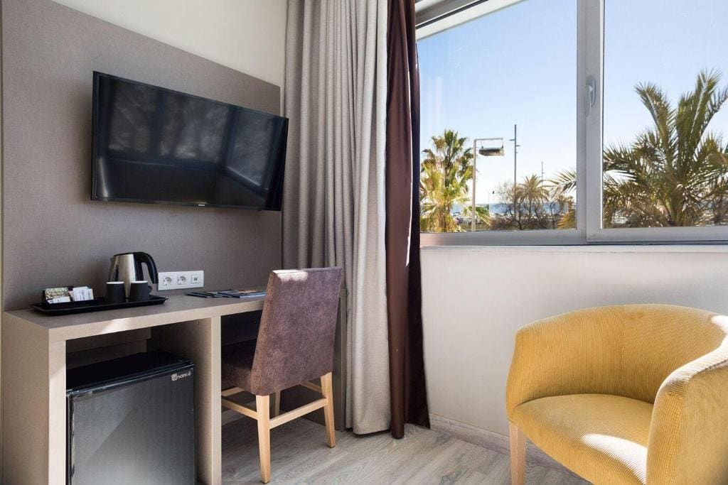 Business Double Room with Sea View room - Image 2