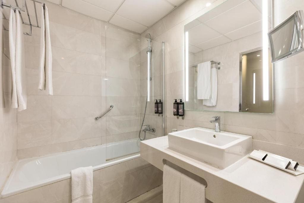 Business Double Room with Sea View room - Image 3