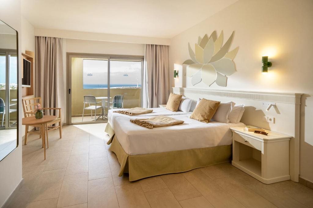 Double Pool Access room - Image 2