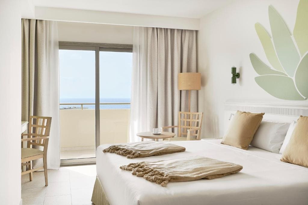 Suite Sea View Priority Location room - Image 2
