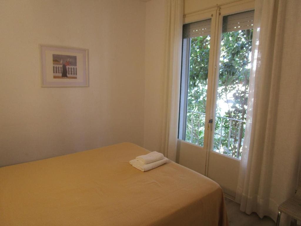 Room room - Image 1