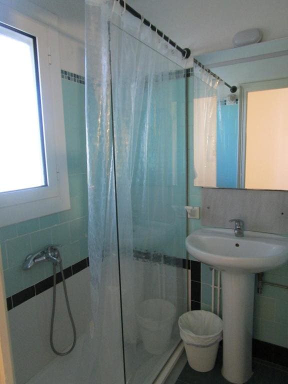Room room - Image 2