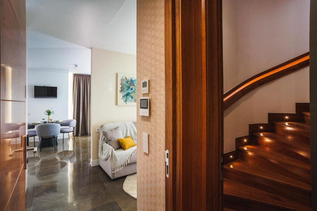 One-Bedroom Premium Apartment room - Image 3