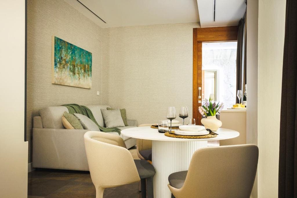 One-Bedroom Premium Apartment room - Image 1