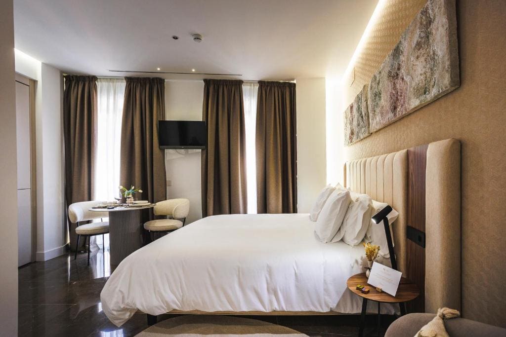Deluxe King Studio room - Image 2