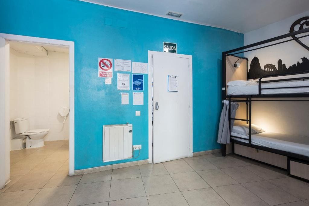 Bed in 6-Bed Mixed Dormitory Room Ensuite room - Image 2