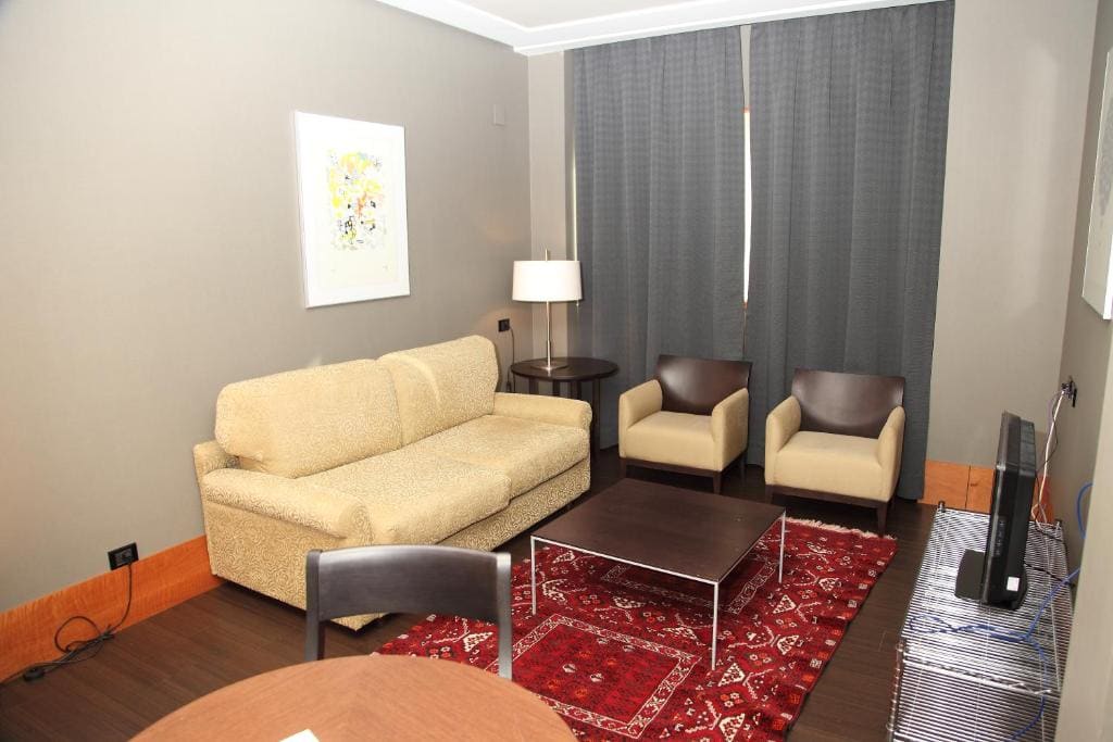 One-Bedroom Apartment room - Image 1