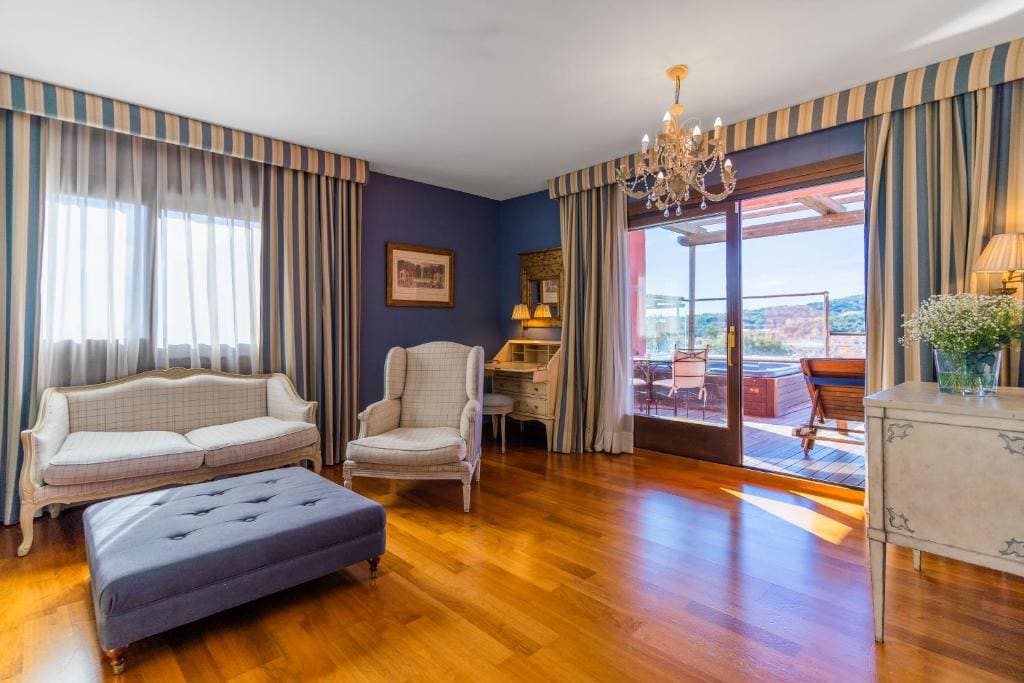 Suite with Private Jacuzzi room - Image 1