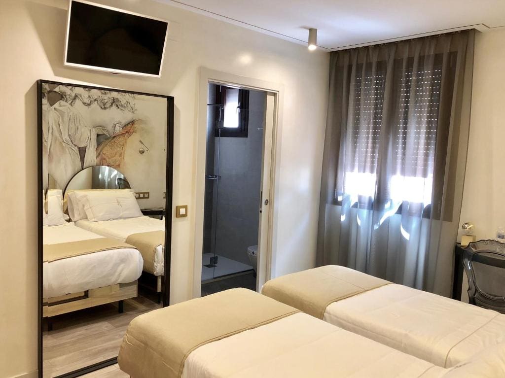 Double or Twin Room room - Image 3