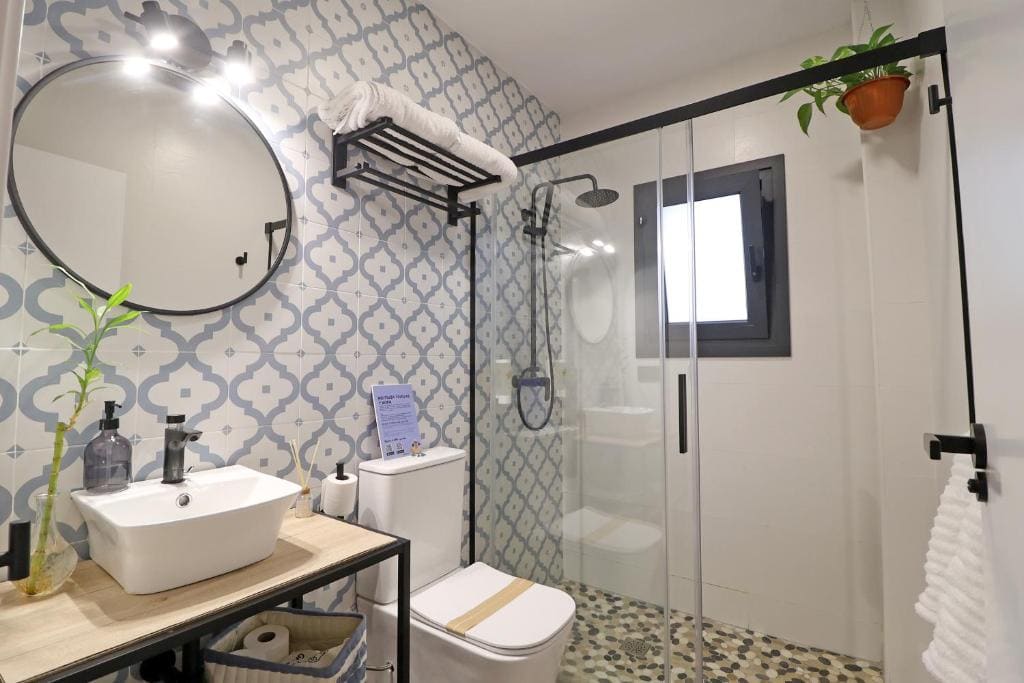 Deluxe Double Room with Extra Bed room - Image 3