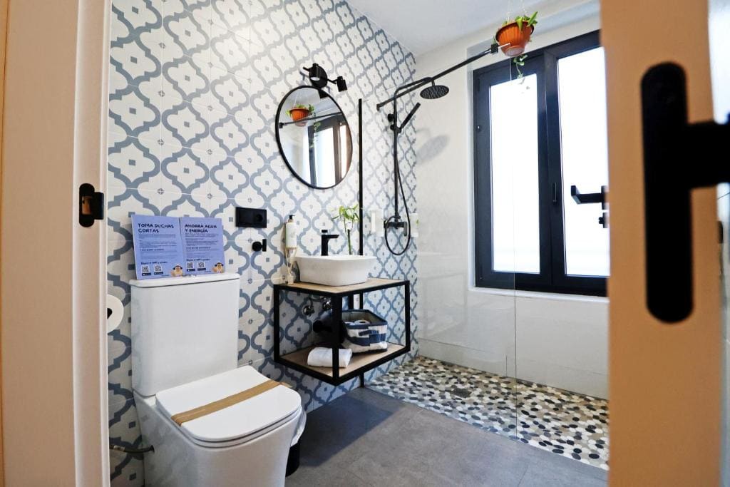 Deluxe Double Room with Extra Bed room - Image 2