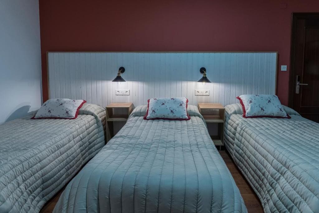 Triple Room with Private Bathroom room - Image 2