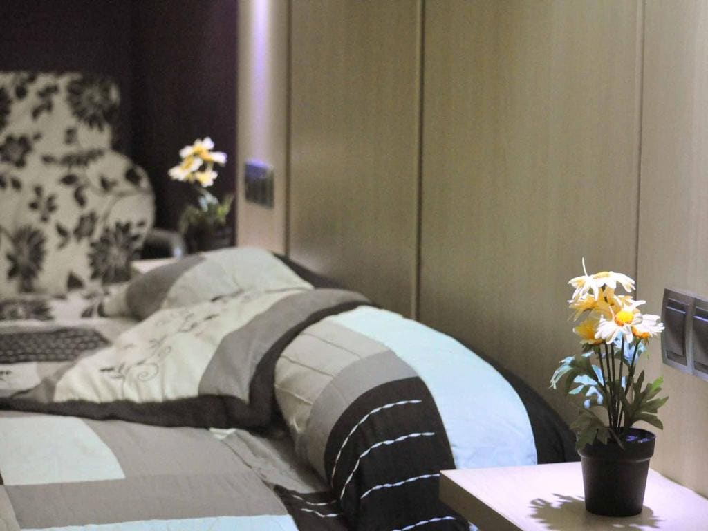 Basic Double Room with Shared Bathroom room - Image 2