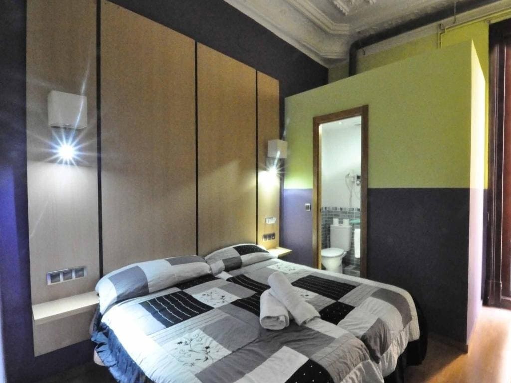 Double Room with Private Bathroom room - Image 3