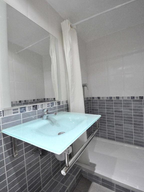 Double Room with Private Bathroom room - Image 2