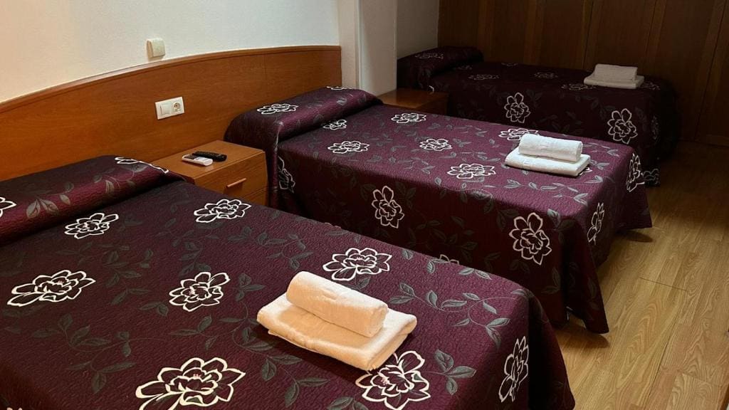 Triple Room with Private Bathroom room - Image 1
