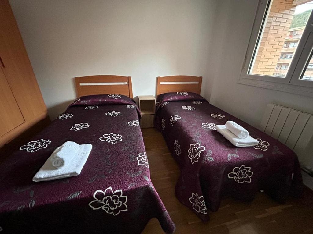 Twin Room with Private Bathroom room - Image 1