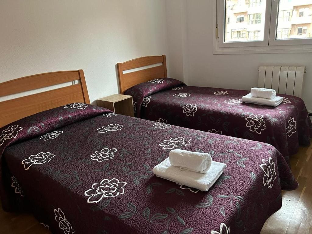 Twin Room with Shared Bathroom room - Image 1
