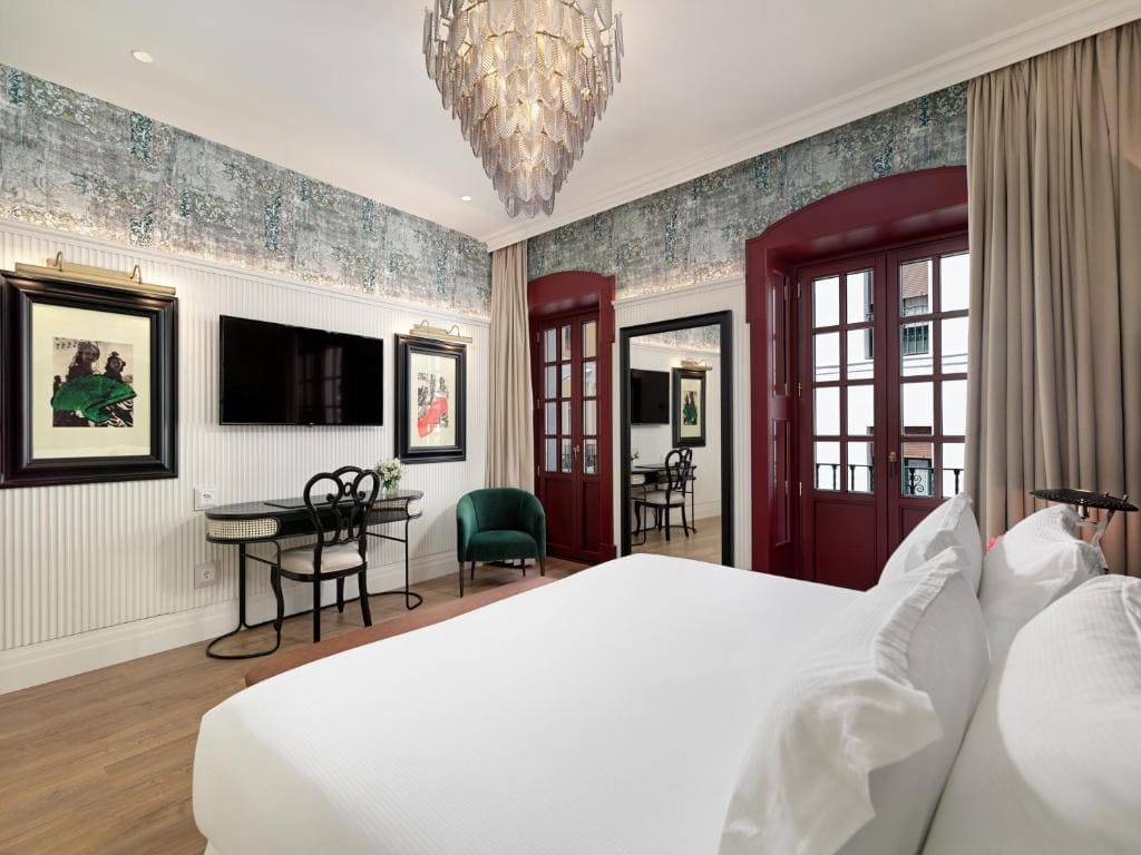 Deluxe Junior Suite room - Image 2