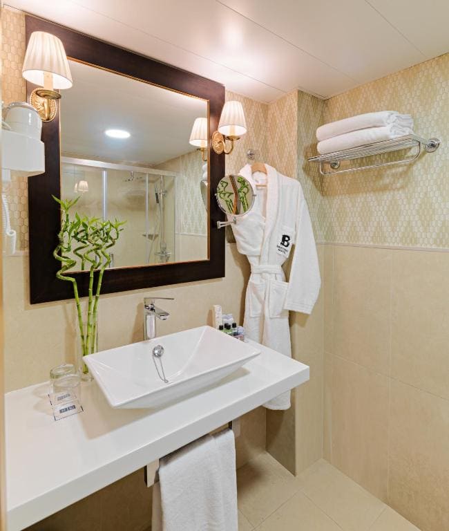 Twin Room with Patio View room - Image 3