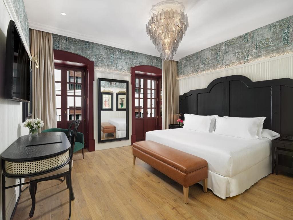 Deluxe Junior Suite room - Image 1