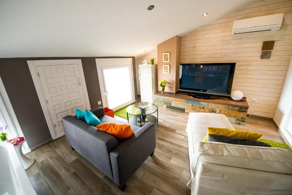 Deluxe Double Room with Bath room - Image 1