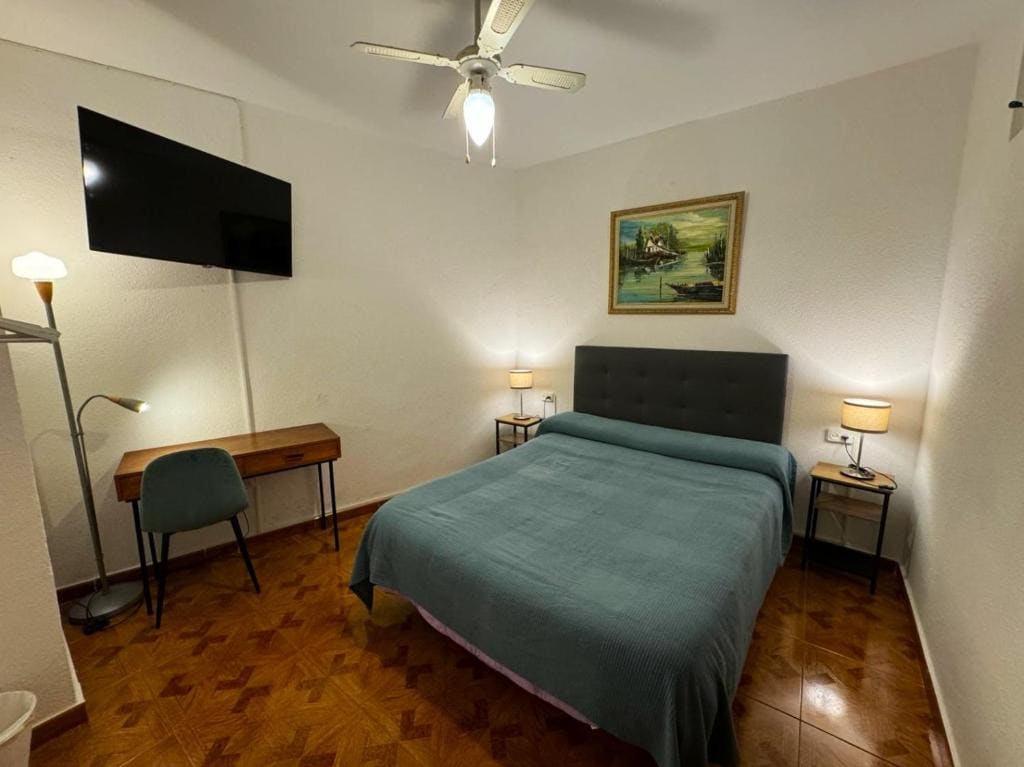 Double Room with Shared Bathroom room - Image 2