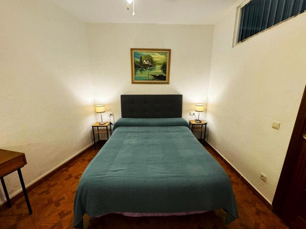 Double Room with Shared Bathroom room - Image 3
