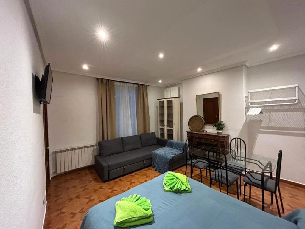 Quadruple Room with Shared Bathroom room - Image 3
