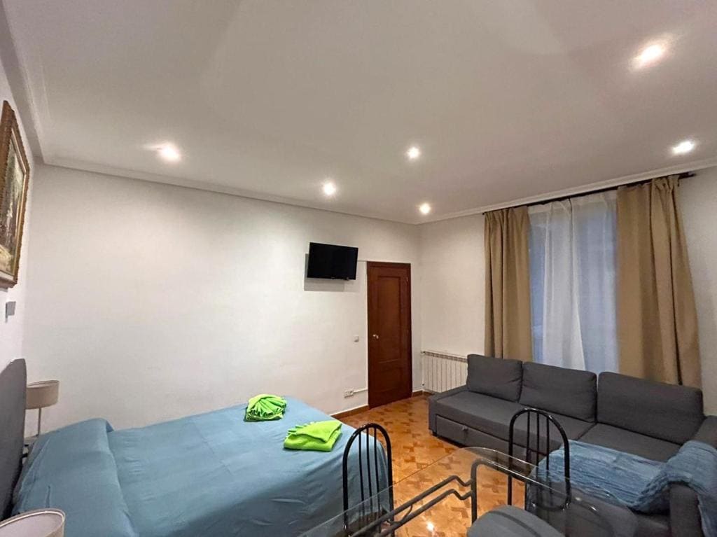 Quadruple Room with Shared Bathroom room - Image 2