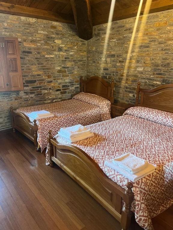 Triple Room with Private Bathroom room - Image 1