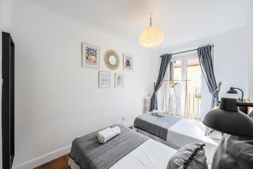 Standard Double or Twin Room with Balcony room - Image 2