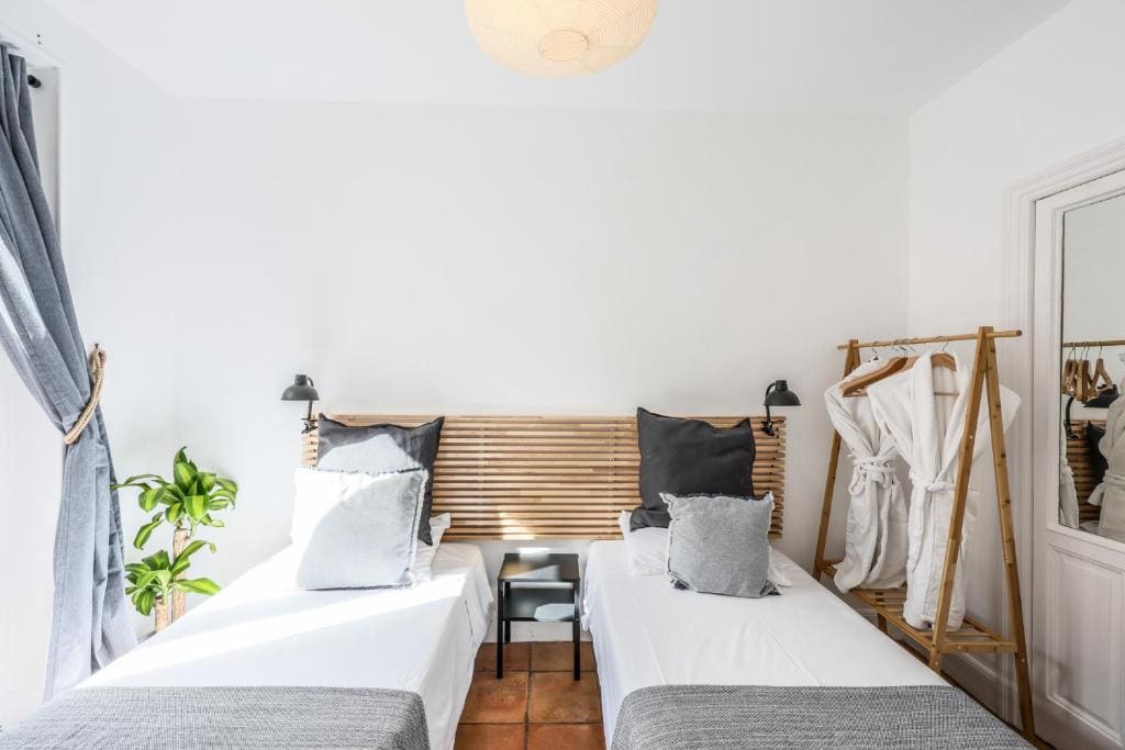 Standard Double or Twin Room with Balcony room - Image 3