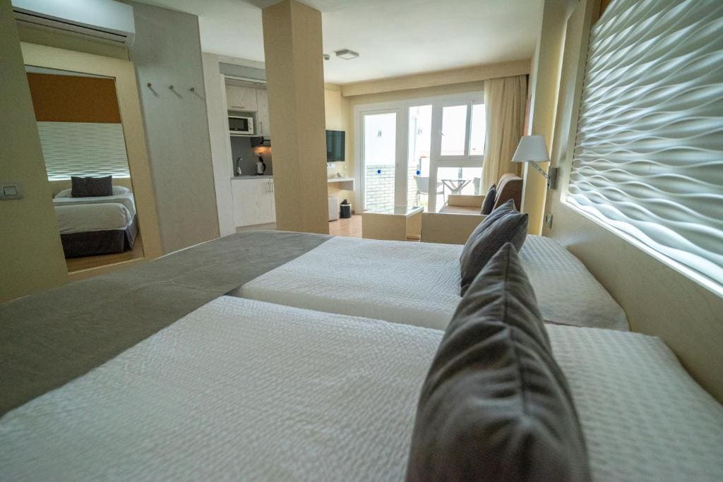Deluxe Junior Suite room - Image 1