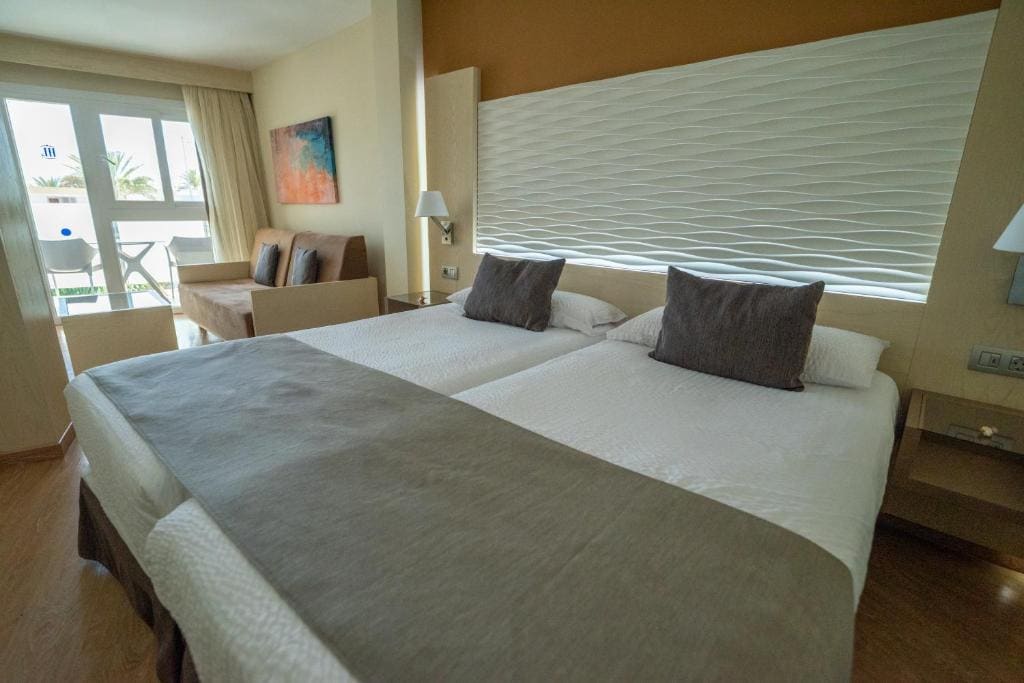 Deluxe Junior Suite room - Image 2