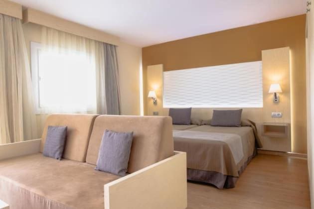 Deluxe Junior Suite with Hot Tub room - Image 1