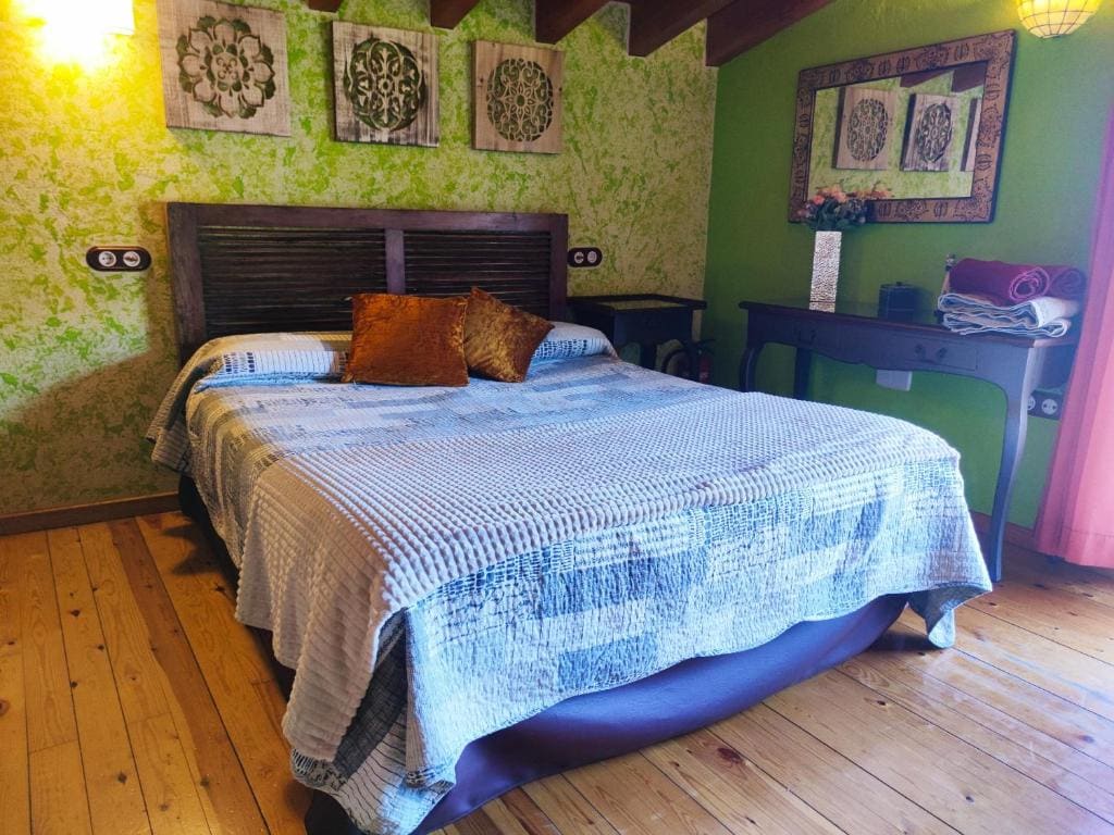 One-Bedroom House room - Image 1