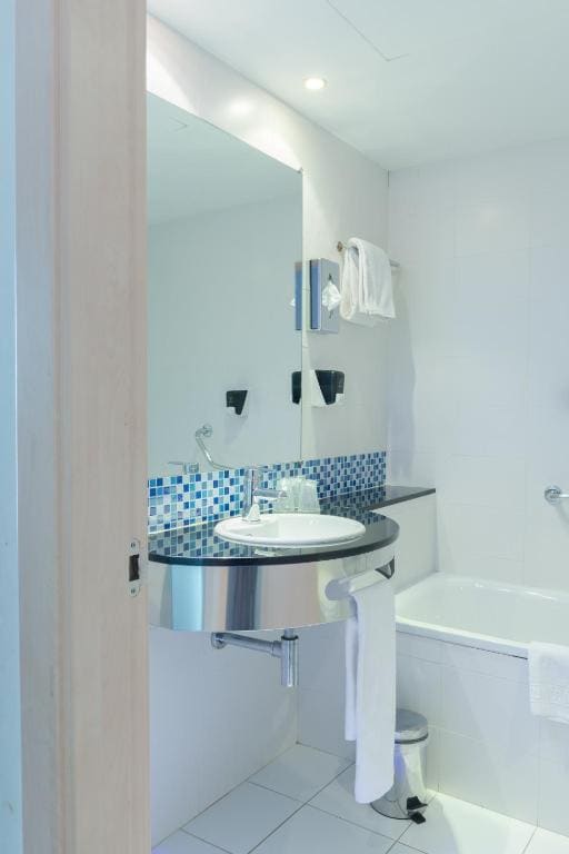 Standard Twin Room - Free Breakfast room - Image 2