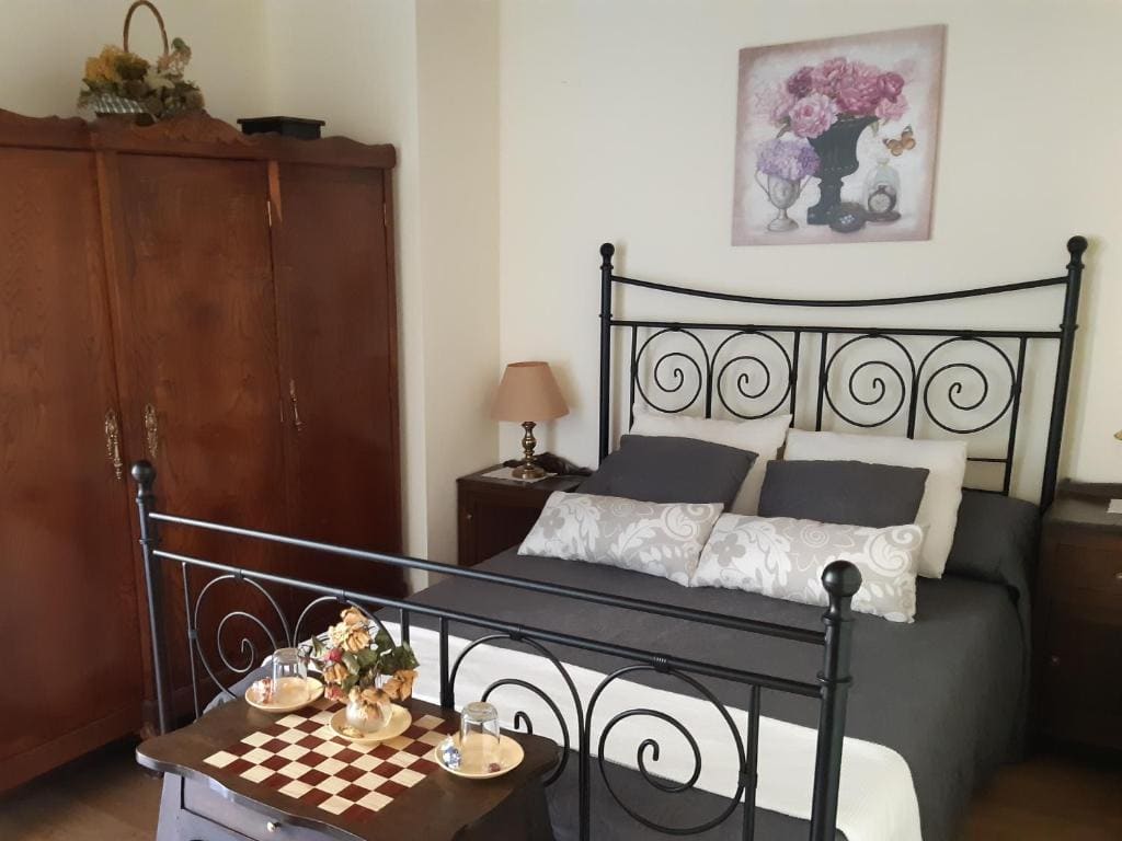 Double Room with Pool View room - Image 1