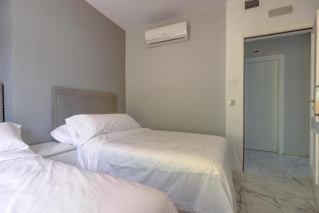 Twin Room room - Image 2