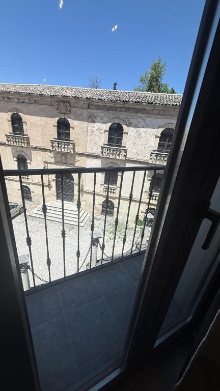 Deluxe Double Room with Balcony room - Image 3