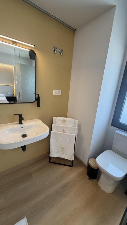 Deluxe Double Room with Extra Bed room - Image 3