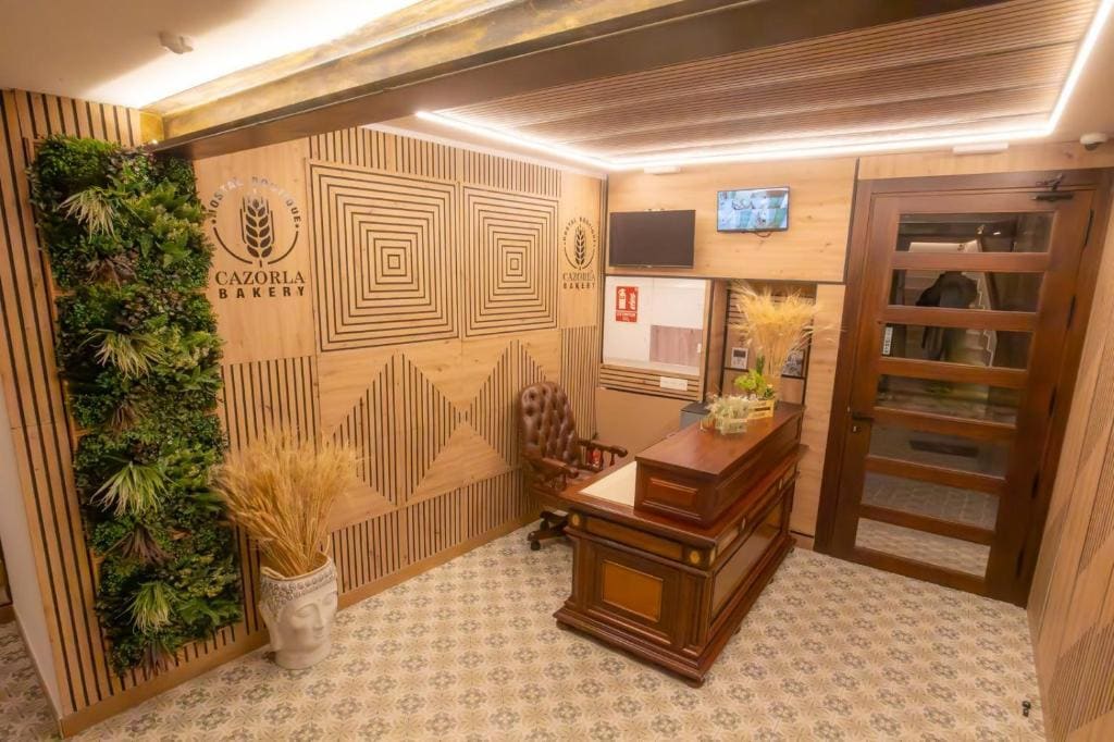 Deluxe Double Room with Shower room - Image 2