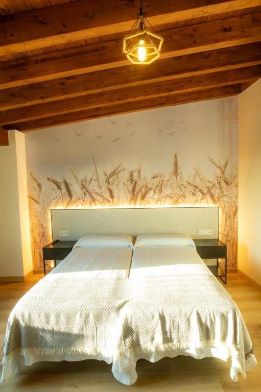 Deluxe Junior Suite room - Image 1