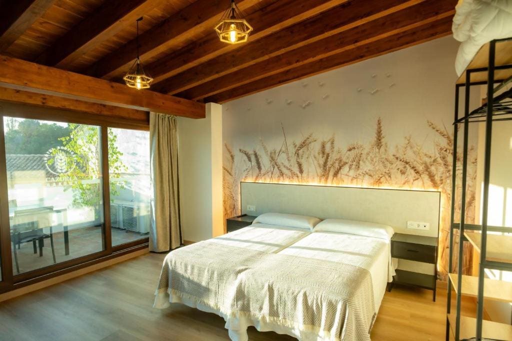 Deluxe Junior Suite room - Image 2