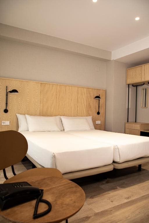 Family Room room - Image 1