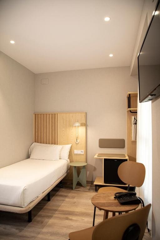 Family Room room - Image 3